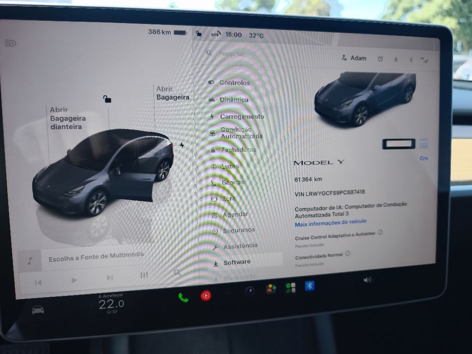 Tesla y standard