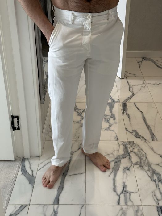 Чоловічі білі брюки zara