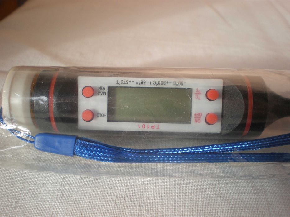 Термометр для мяса- электронный. Овощечистка