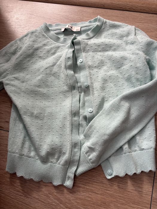 Sprzedam sweter rozpinany 128