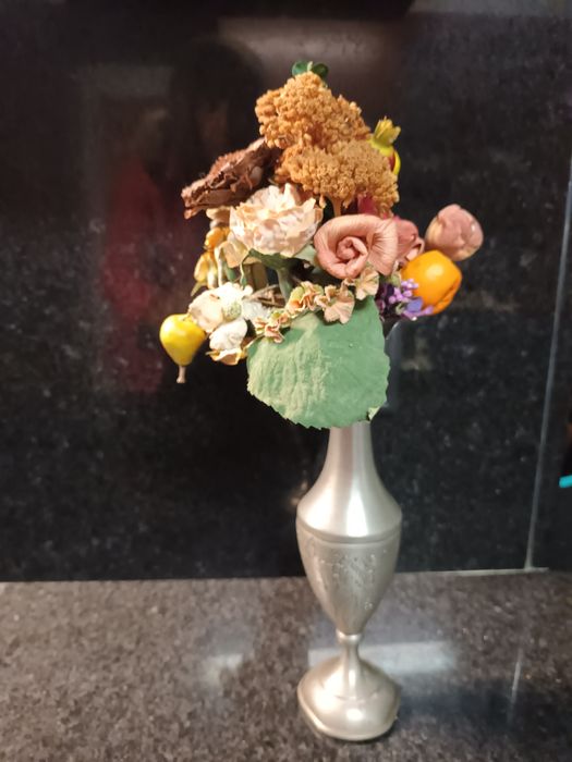 Jarra em Estanho com flores