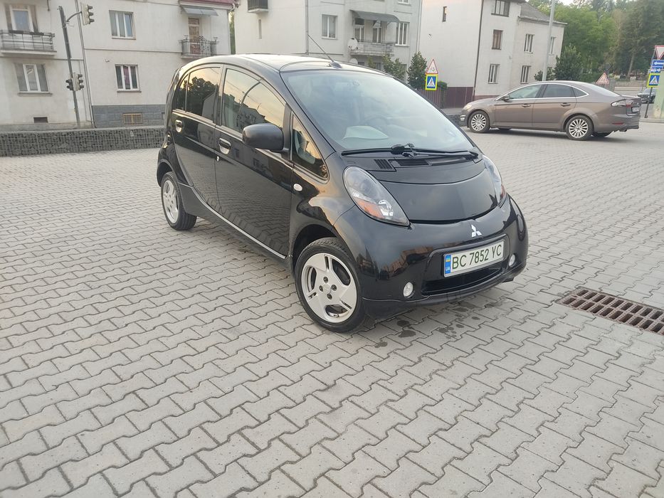 Міцубісі і міев. Mitsubishi i miev