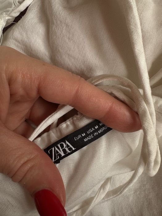 Біла сукня Zara з відкритою спиною
