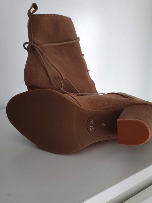 Botim SALSA, T 38, cor camel. Nunca usados.