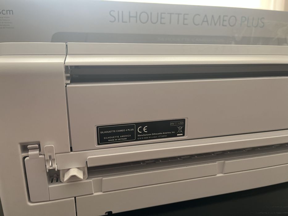 Silhouette Cameo 4 PLUS