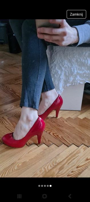 Czerwone lakierowane szpilki