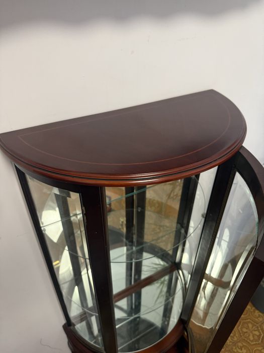 Vendo vitrine c/ gaveta