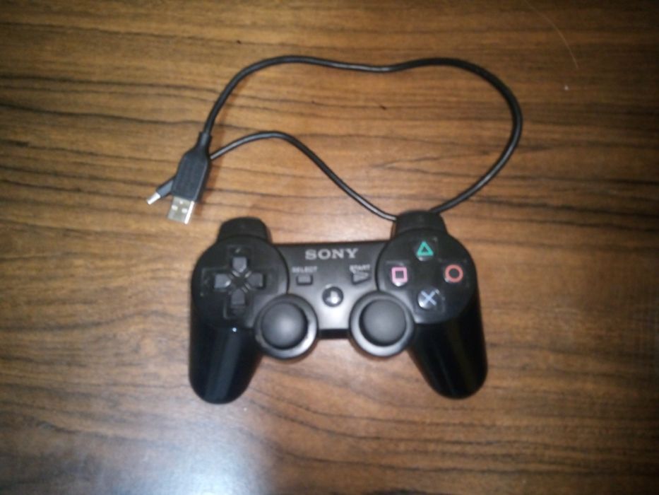 PS3 работает хорошо и отличное состояние