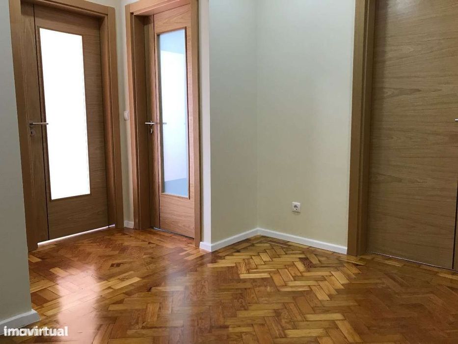 Excelente T2 Remodelado Benfica AV uruguai