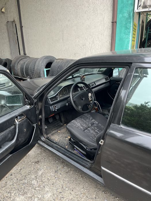 Mercedes-Benz W124 E230