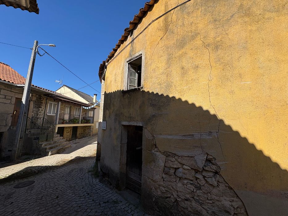 Casa Devoluta em aldeia no Sátão