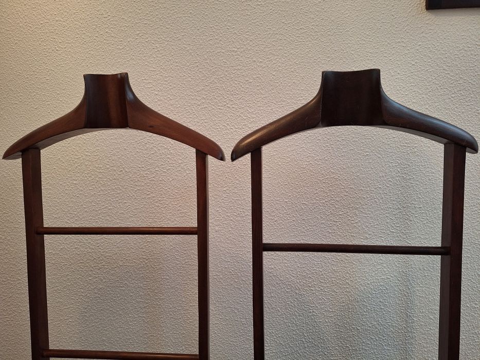 Cabides de pé para quarto