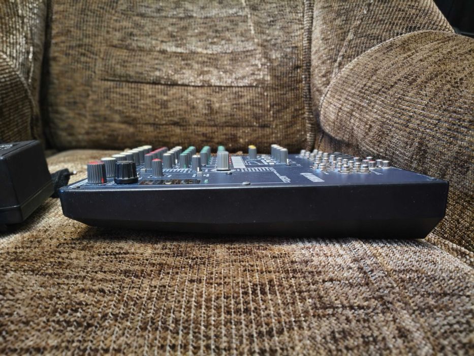 Мікшерський пульт Yamaha MG82cx