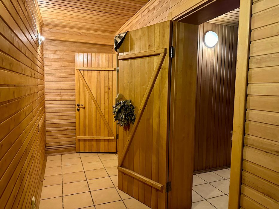 Будинок з ремонтом, меблями і технікою в передмісті Києва