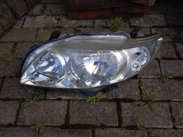 Lampa lewa Toyota Corolla E-15 2008 r