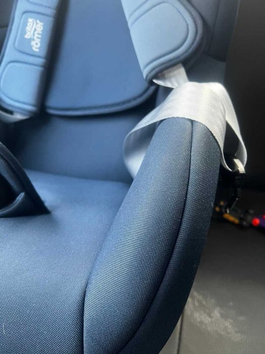 Fotelik dziecięcy Britax Romer Trifix 2 i-Size Night Blue -  stan bdb