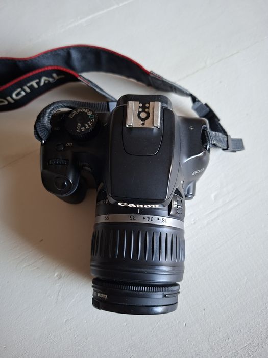 Canon EOS 1000D + Lente 18-55mm