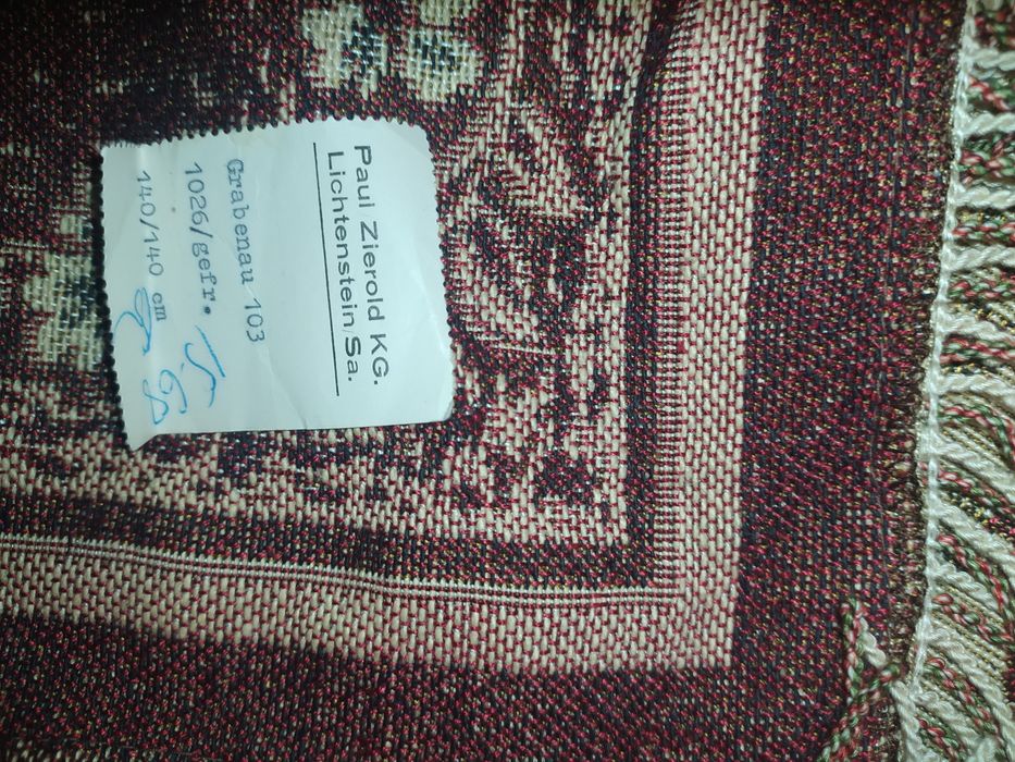 Скатерти 1.30х1.60.все новые, ГДР.с вышивкой шелк.нитью