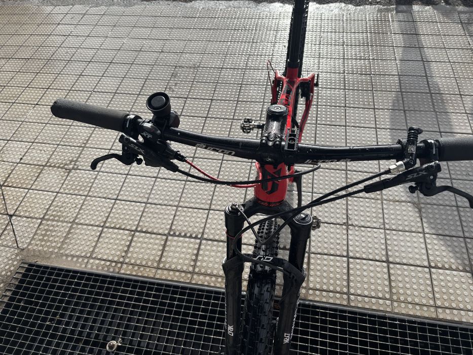 Bicicleta em carbono coluer