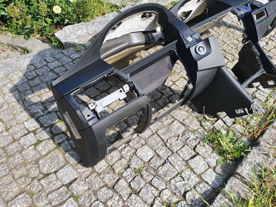 Oryginalna używana deska BMW E60 uchwyty na kubki cup holder europa
