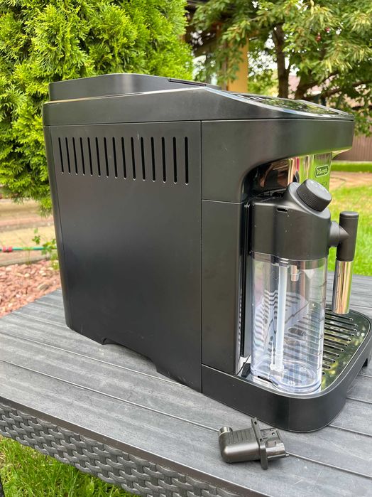 Кавомашина DELONGHI Magnifica Evo Next  2025 рік 12 місяць пробіг 270чашок