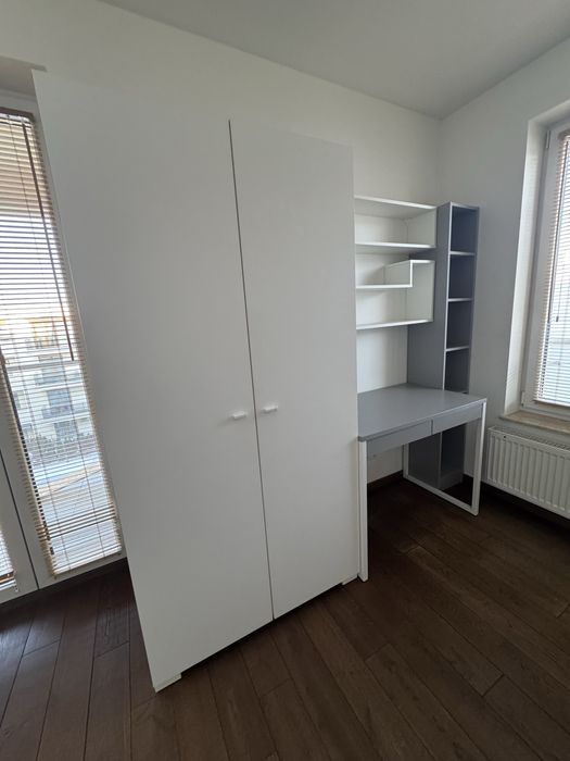 Zestaw mebli dla dziewczynki, biurko, slupek na książki, szafa, półka