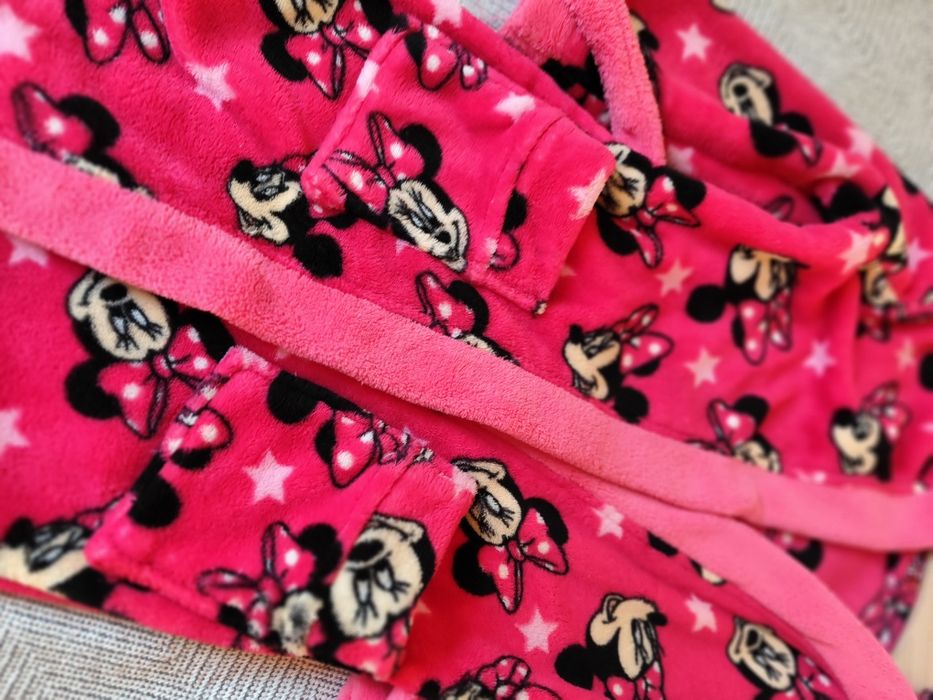 Szlafroczek dla dziewczynki, z Myszką Minnie r. 122