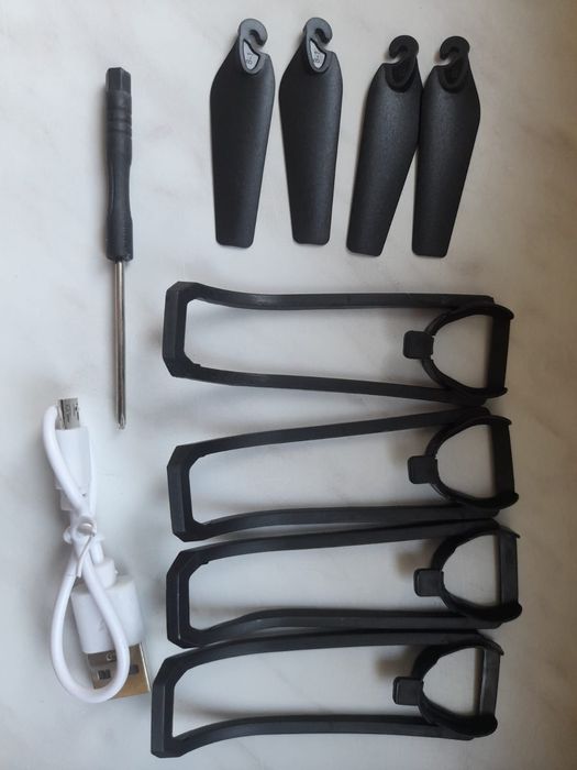 Dron z kamerą 4K  + 3 akumulatory w zestawie