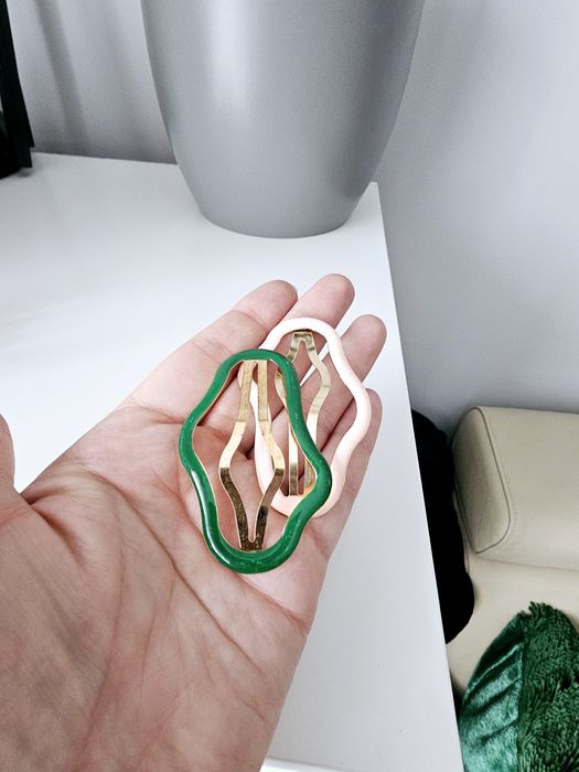 Nowe kolorowe spinki do włosów