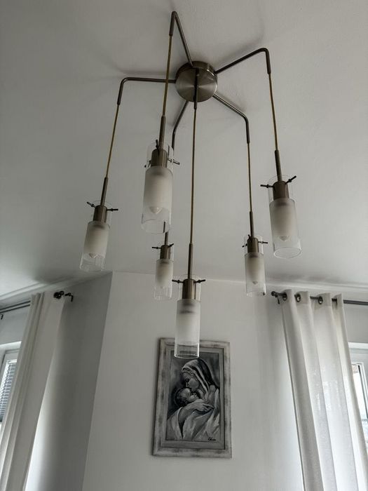 Żyrandol w komplecie z kinkietami oświetlenie