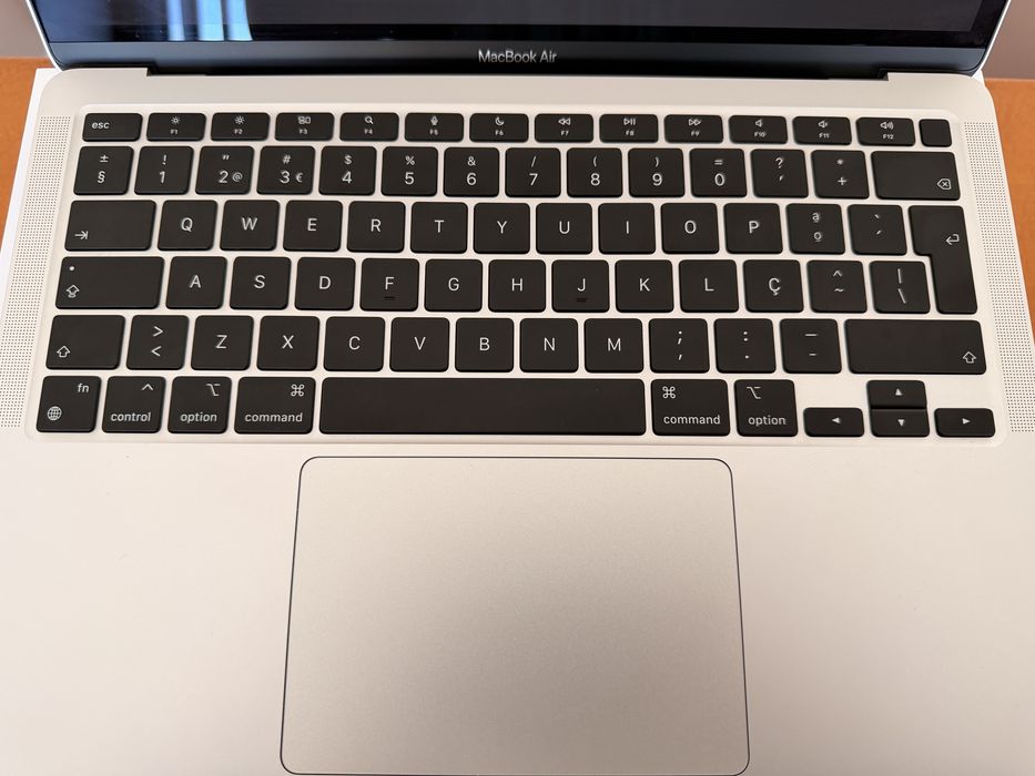 Macbook Air M1 2020 - 8gb/256gb (base model)
