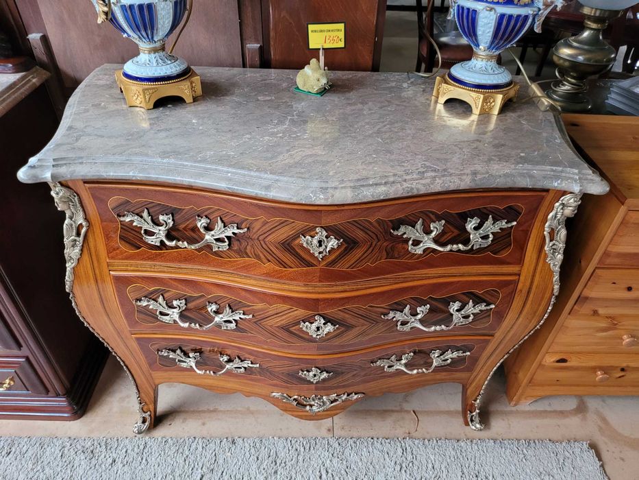 Excelente cómoda estilo Luís XV - Restaurada muito recentemente