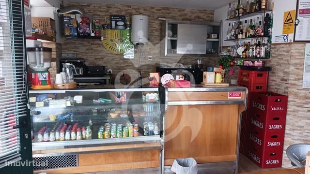 Prédio com Habitação e Comercio