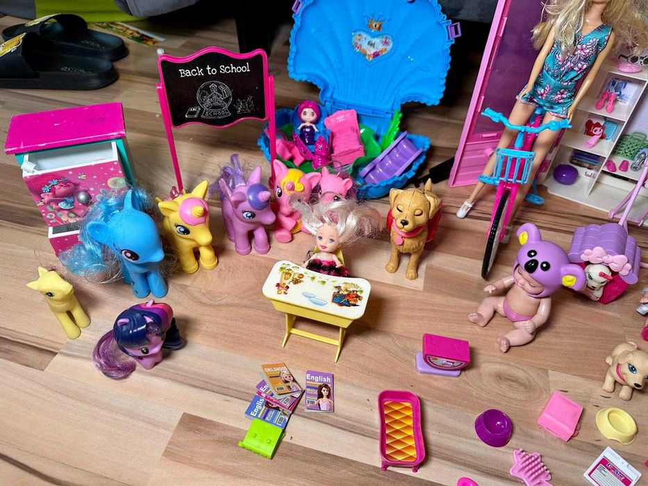 DUŻY zestaw BARBIE, Koniki Pony, SZAFA BARBIE akcesoria