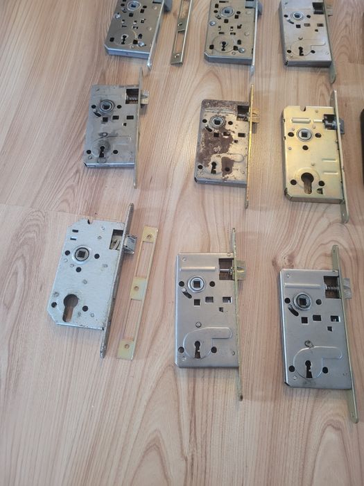 Zamki wpuszczane do drzwi 12 szt.