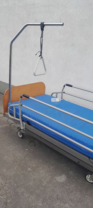Cama articulada com comando