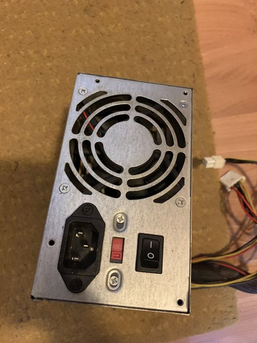 Fonte de alimentação usada