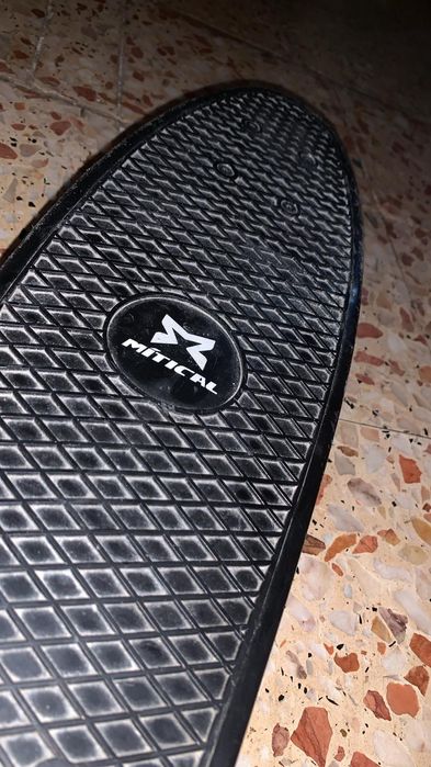 Skate pequeno , preto , Mítical ( marca )