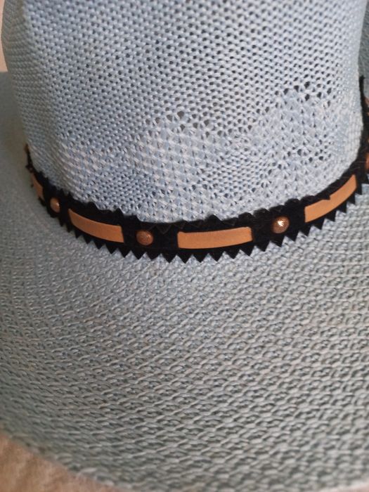 Chapéu  azul claro tipo cowboy. IMPECÁVEL