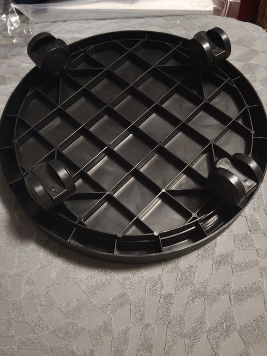 Suporte para plantas branco resistente com rodas, carrinho redondo para vasos de flores de interior.