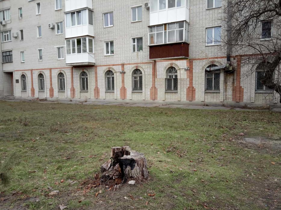 Приміщення площею 353,80 кв.м у м.Охтирка, вул. Київська
