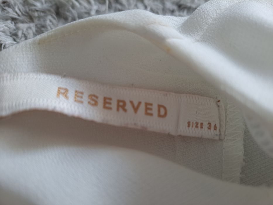 Białą bluzka Reserved