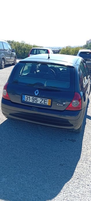 Renault Clio com alguns extras do Clio spore