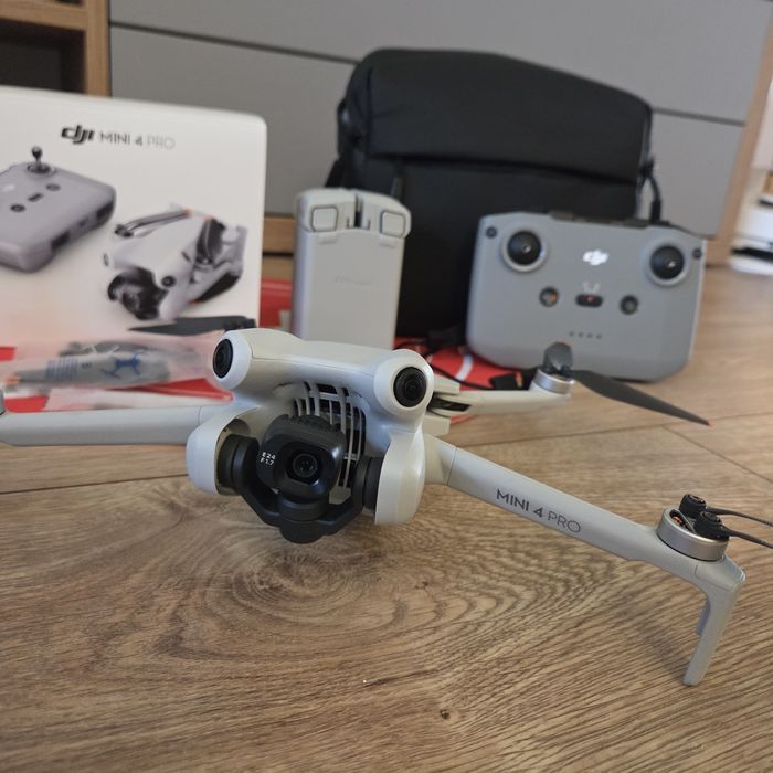 Dron DJI mini 4 pro fly more combo