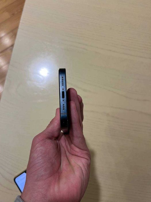 Iphone 13 темно синій