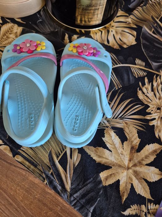 Sandałki crocs dla dziewczynki C8