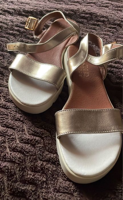 Босоніжки золоті 36