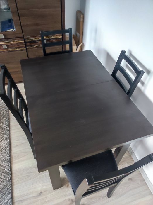 Stół rozkładany wenge z krzesłami krzesła czarne