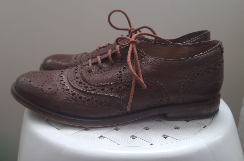 Sapatos de pele para senhora 37