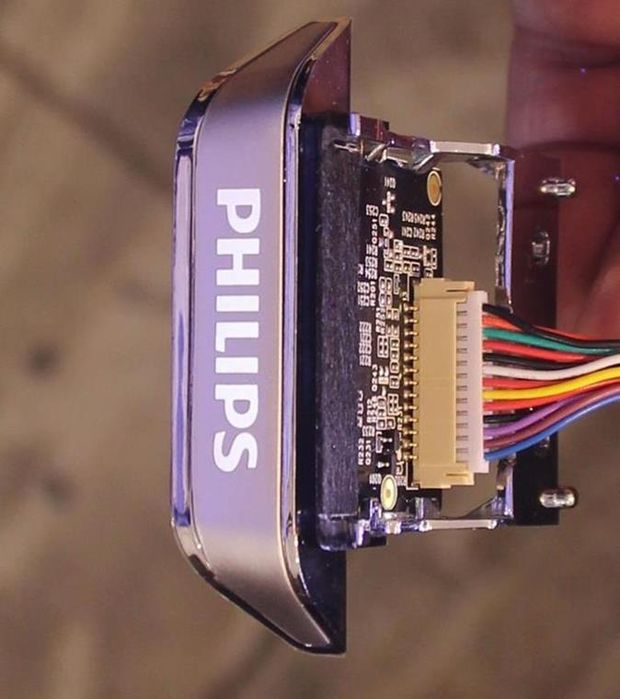 Разбитый экран. 32" Philips 32pfs6402/12. На разборку.